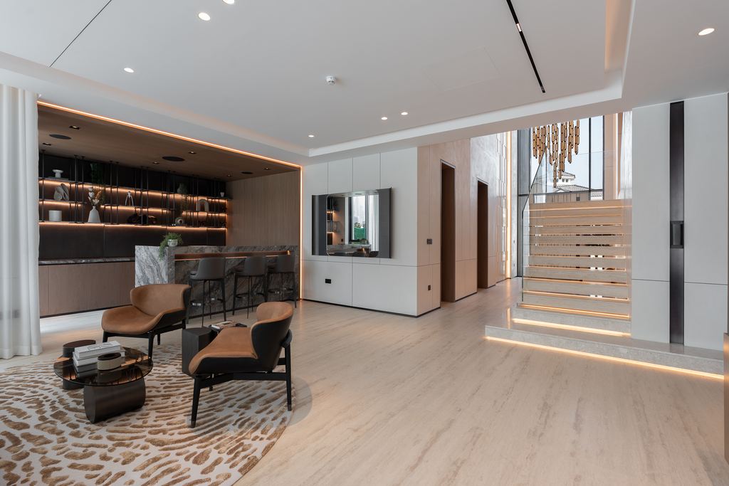 Fully-Upgraded Palm Jumeirah Villa With City Views