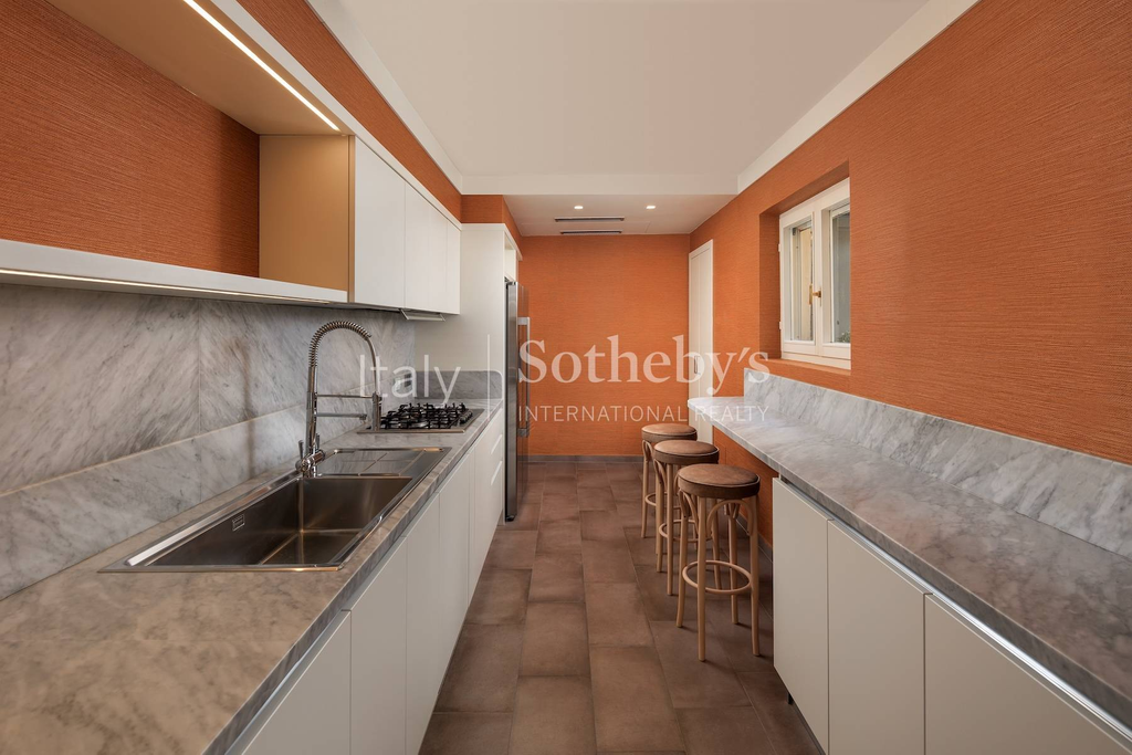 Stunning penthouse with panoramic views on the Lungarno