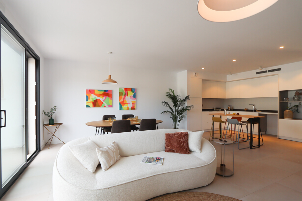 Modern house with luminous spaces and private garden in Sant Pere de Ribes