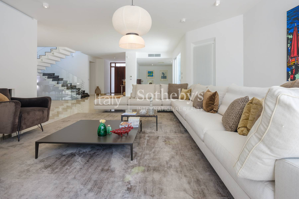 Prestigious villa with sea view pool