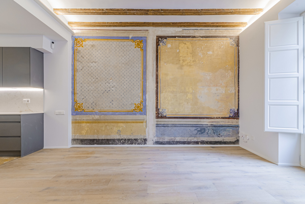Great 2-bedroom apartment in a listed and renovated building in El Born