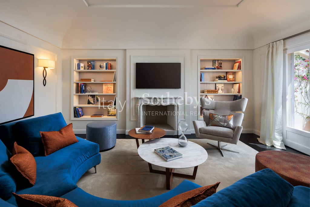 Stunning penthouse with panoramic views on the Lungarno