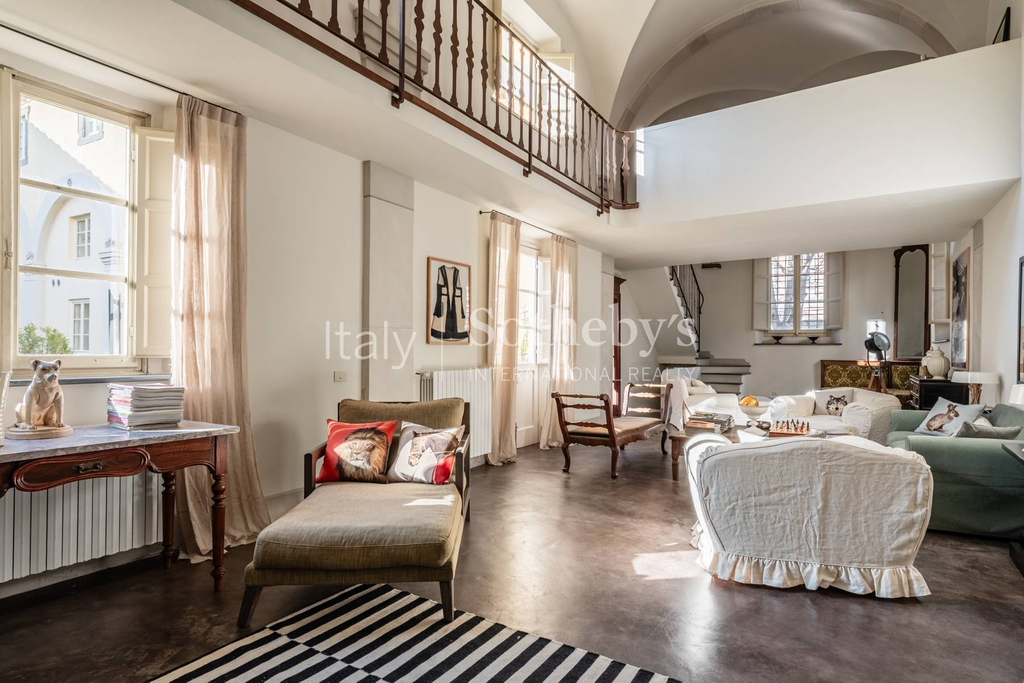 Elegant loft in historic building in Lucca