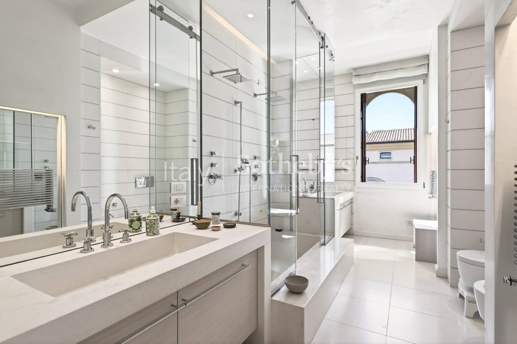 Prestigious Estate with Private Park in the Heart of Veneto