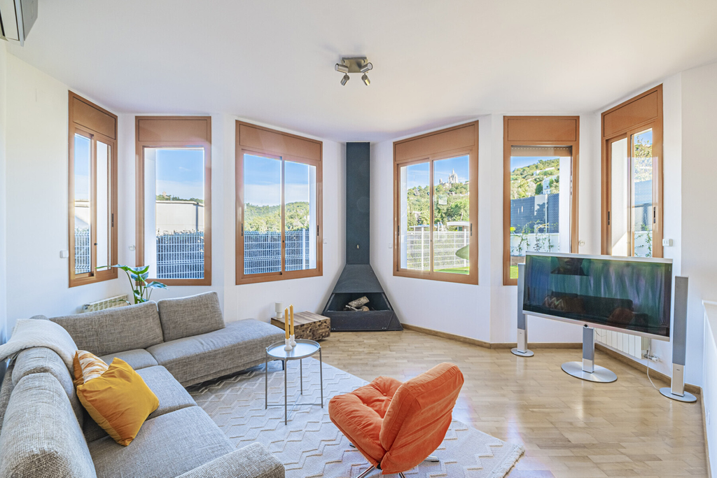 House in Vallvidrera with swimming pool and spectacular views of Tibidabo