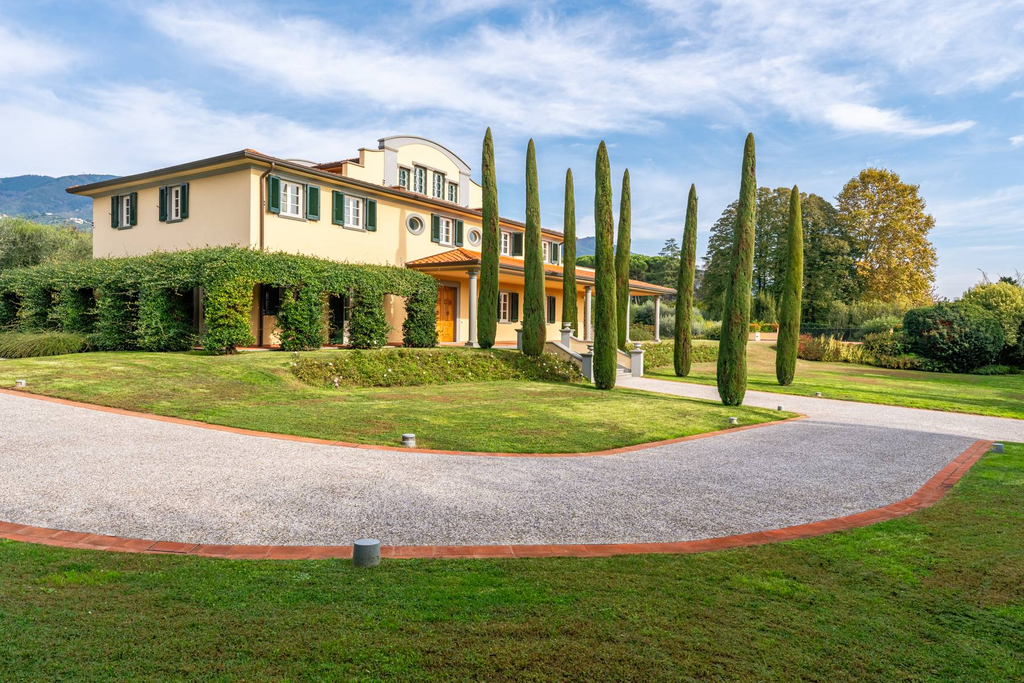 Exclusive villa on the hills of Lucca