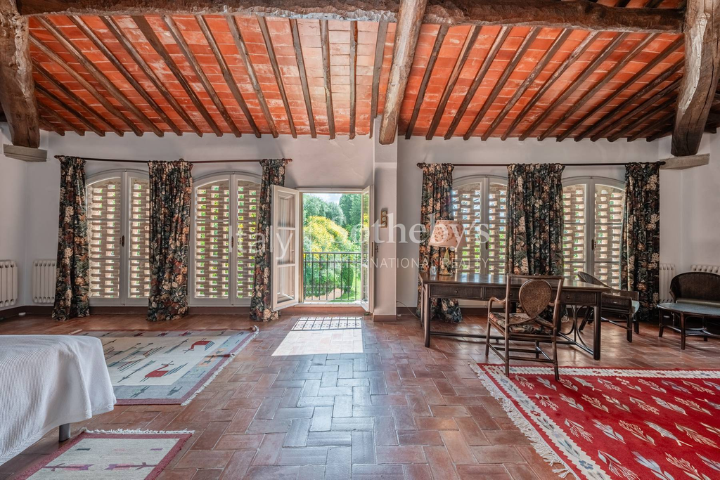 Villa La Dolce Vita: Tuscan Retreat with pool and views