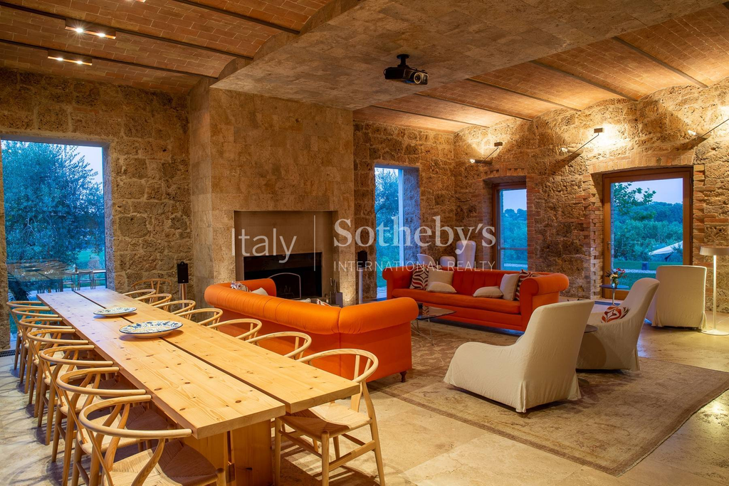 Роскошное винодельческое поместье на холмах Сиены