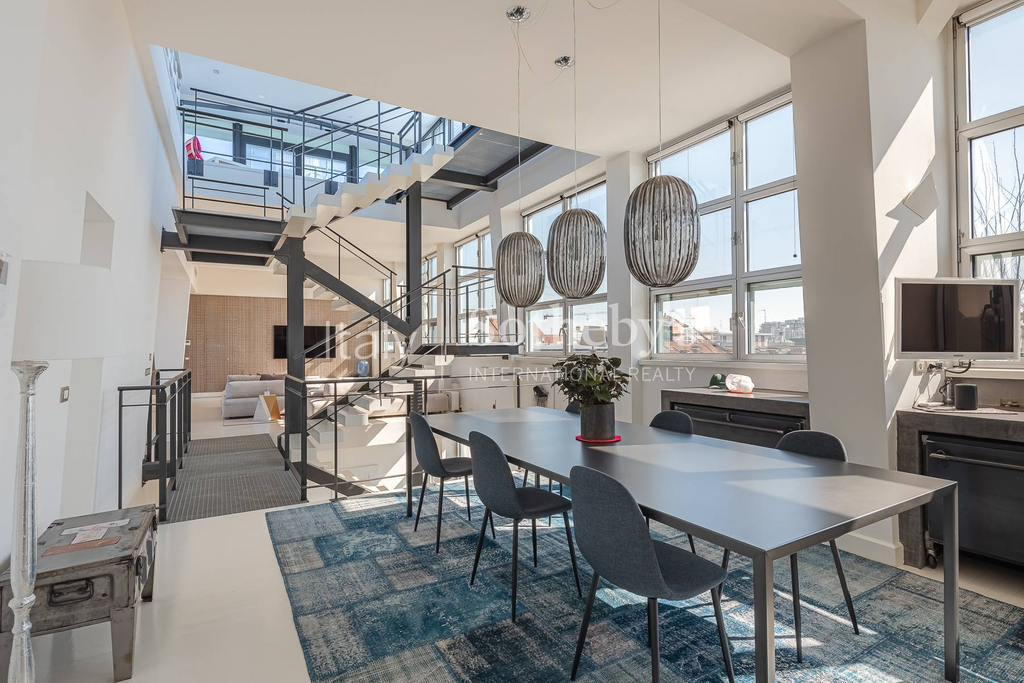 Three-level New York-style penthouse with terraces
