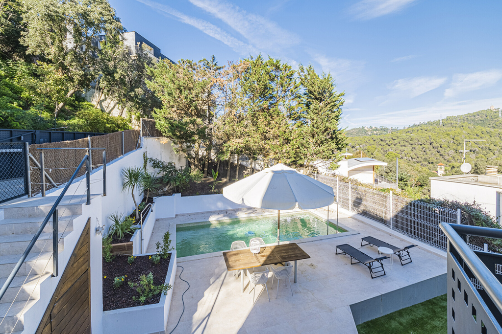 House in Vallvidrera with swimming pool and spectacular views of Tibidabo