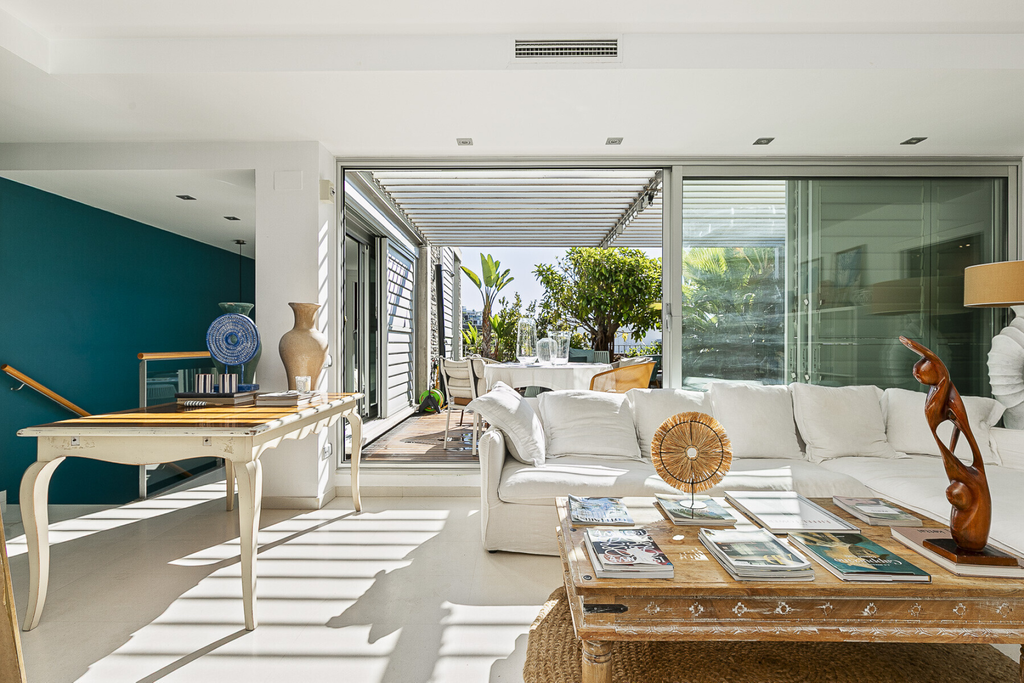 Дуплекс с роскошной террасой/садом в Casas del Mar, 5 минут до Ситжеса, Сан-Пере-де-Рибес.
