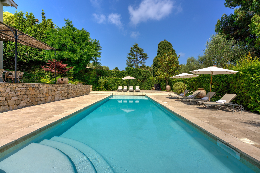 La Ferme Blanche at Cap d'Antibes – Luxurious bastide, guest house, and Mediter…