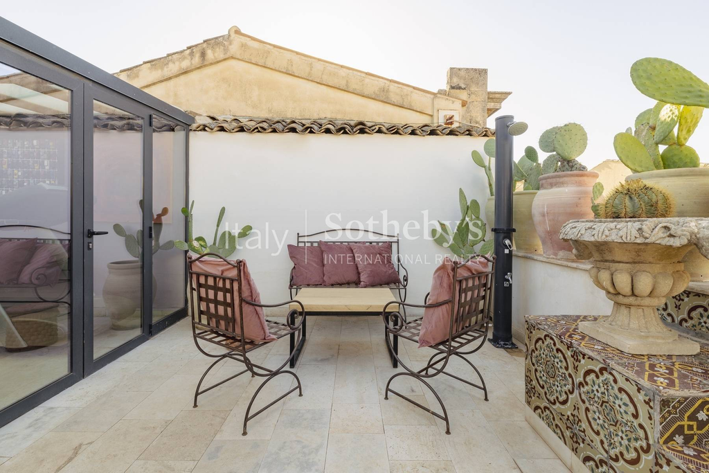 Exclusive apartment in Noto with panoramic view