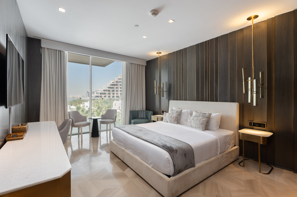 Refined Beachfront Apartment on Palm Jumeirah