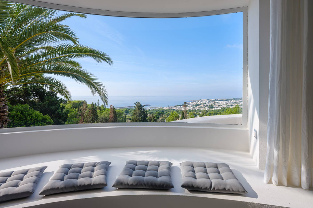 Elegant villa with a sea-view pool