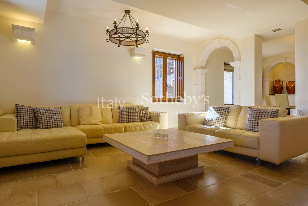 Elegant estate with panoramic view