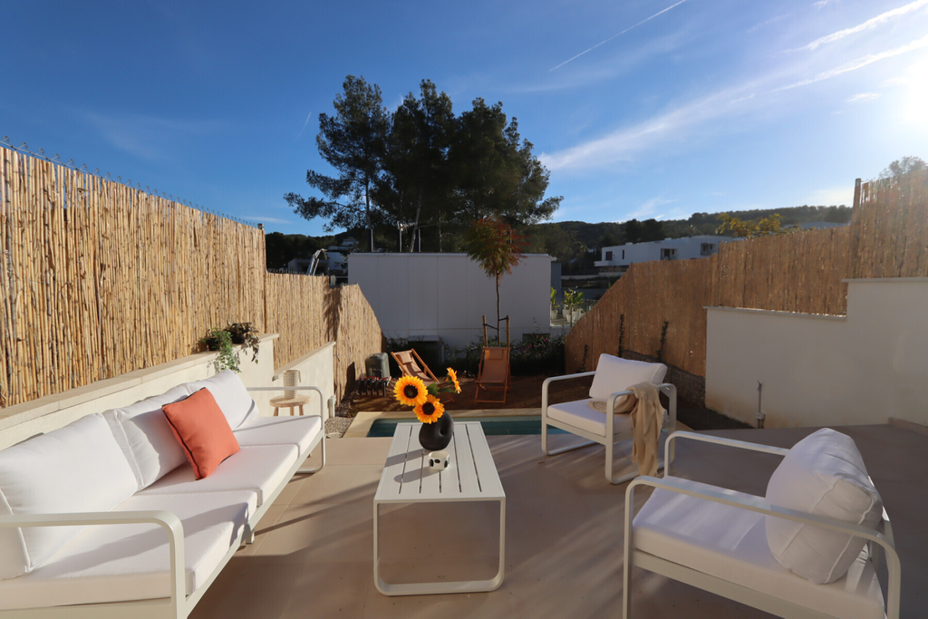 Modern house with luminous spaces and private garden in Sant Pere de Ribes