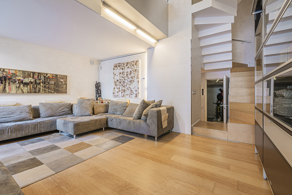 House with elevator, parking and swimming pool in Les Corts