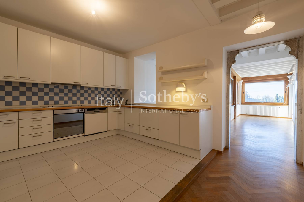 Historic townhouse with swimming pool garden panoramic terraces