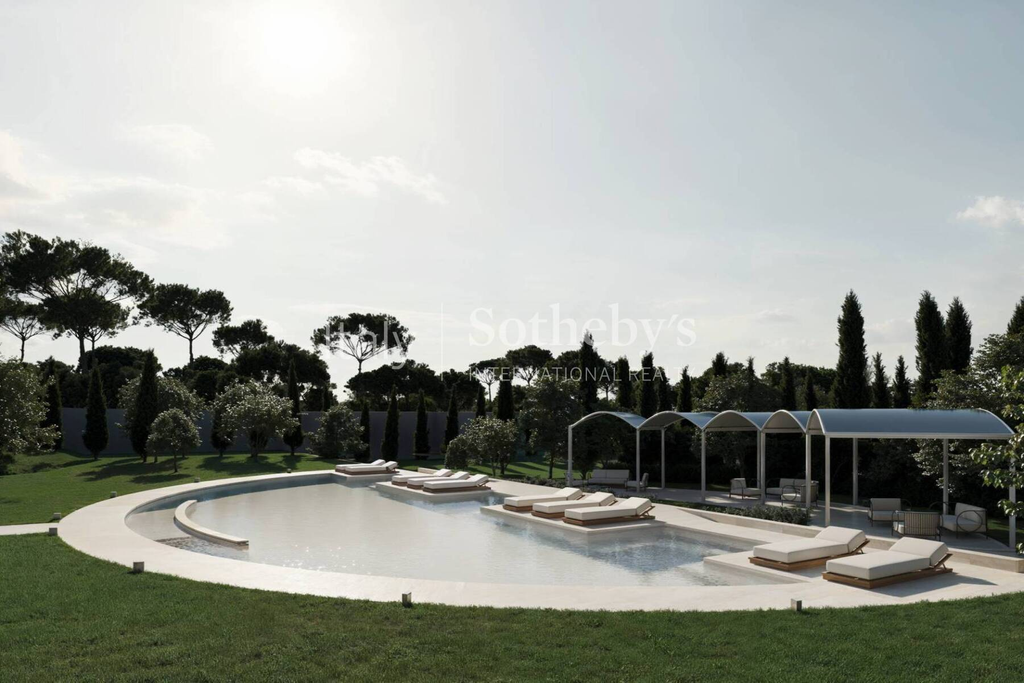 Elegant garden apartment in Villa dei Massimi