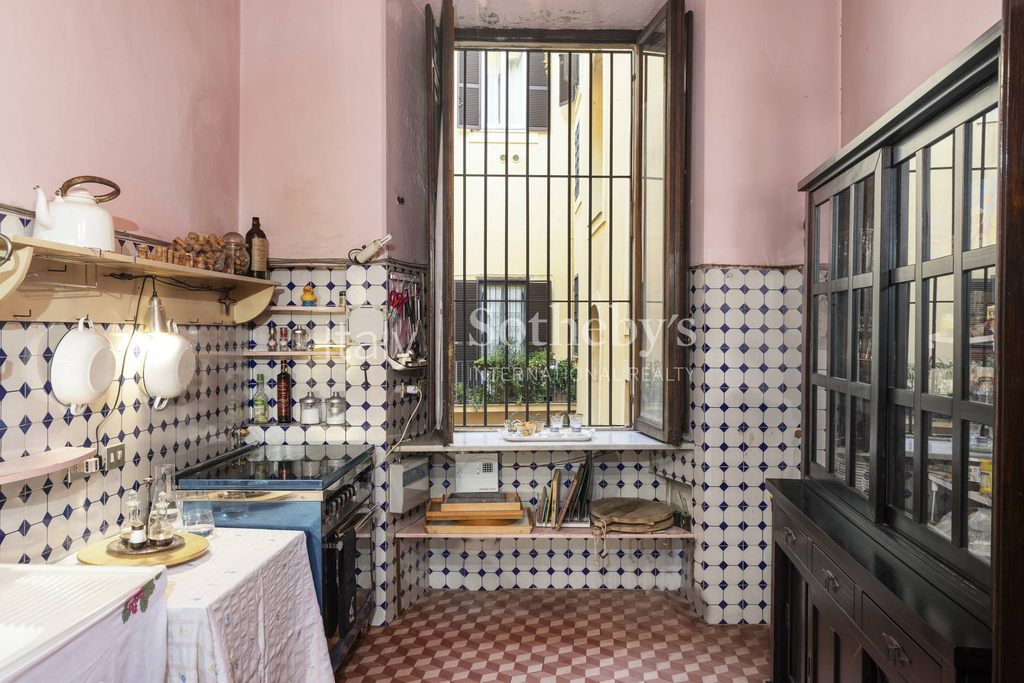 Apartment in noble palace in Piazza Campitelli