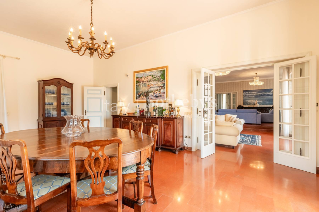 Elegant Tuscan Villa with pool, pond and dépandance