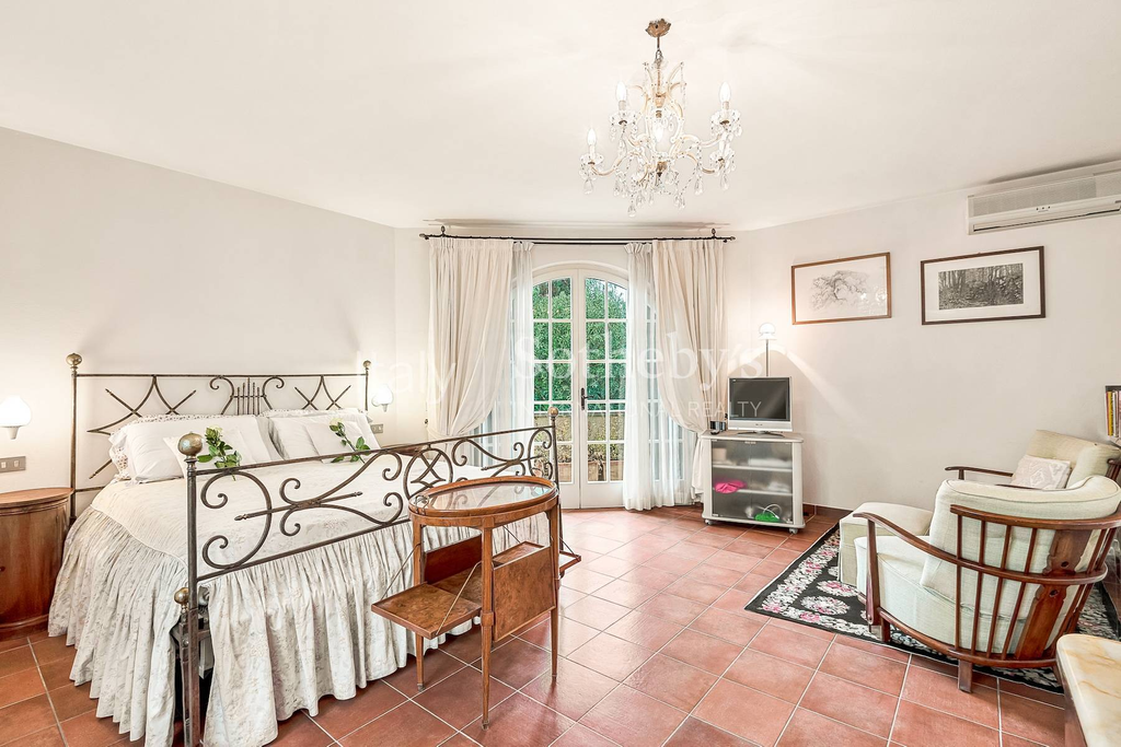 Elegant villa with garden steps away from the sea