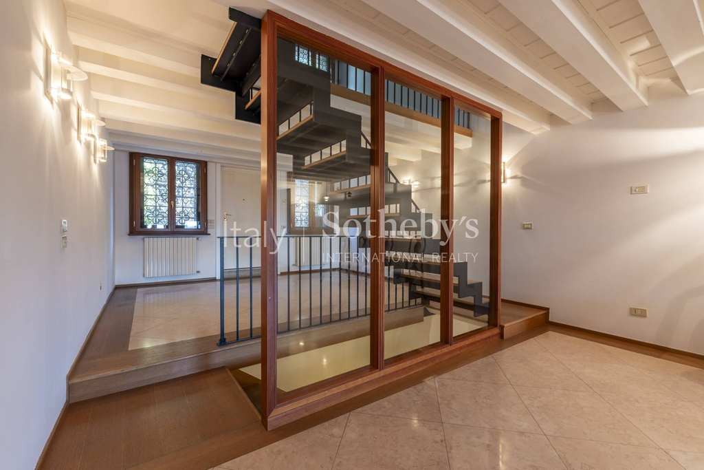 Historic townhouse with swimming pool garden panoramic terraces