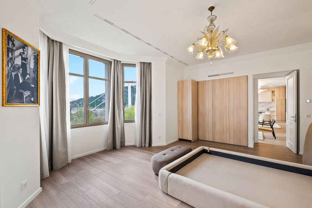 M15 Residence