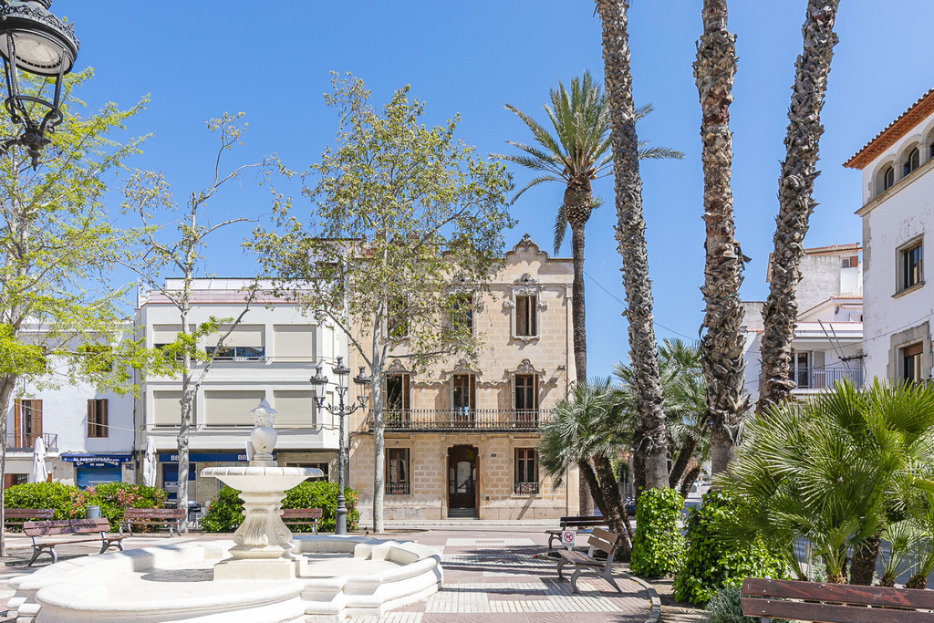 Elegant Art Nouveau Modernisme mansion in a Prime Location in Sant Pere de Ribes