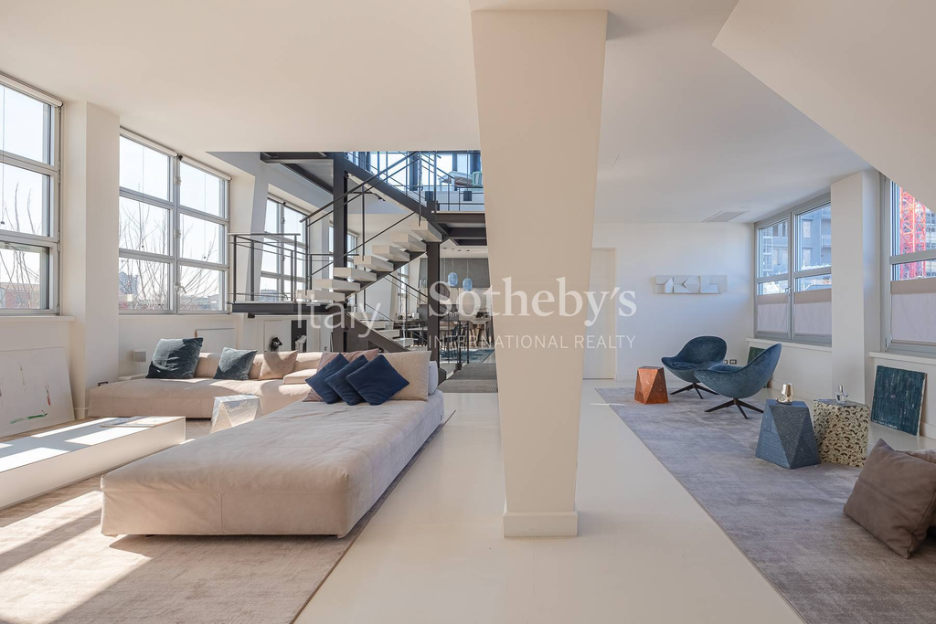 Three-level New York-style penthouse with terraces