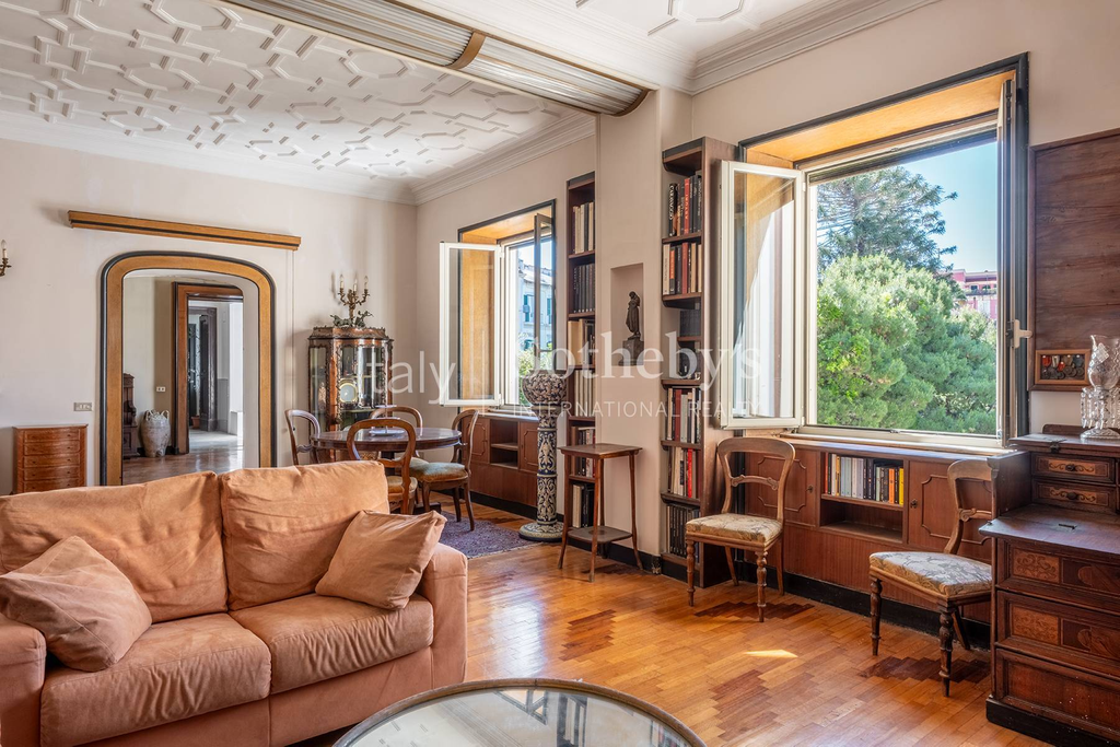 Charming penthouse in period building