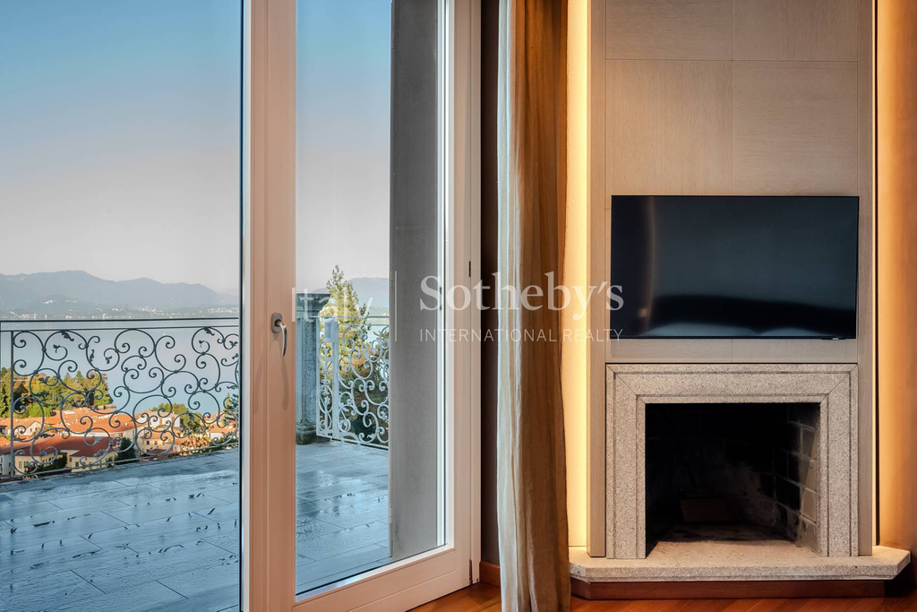 Enchanting historic residence with Lake Maggiore view