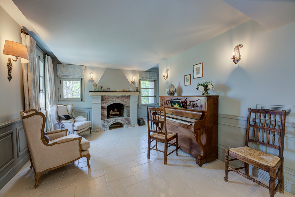 La Ferme Blanche at Cap d'Antibes – Luxurious bastide, guest house, and Mediter…