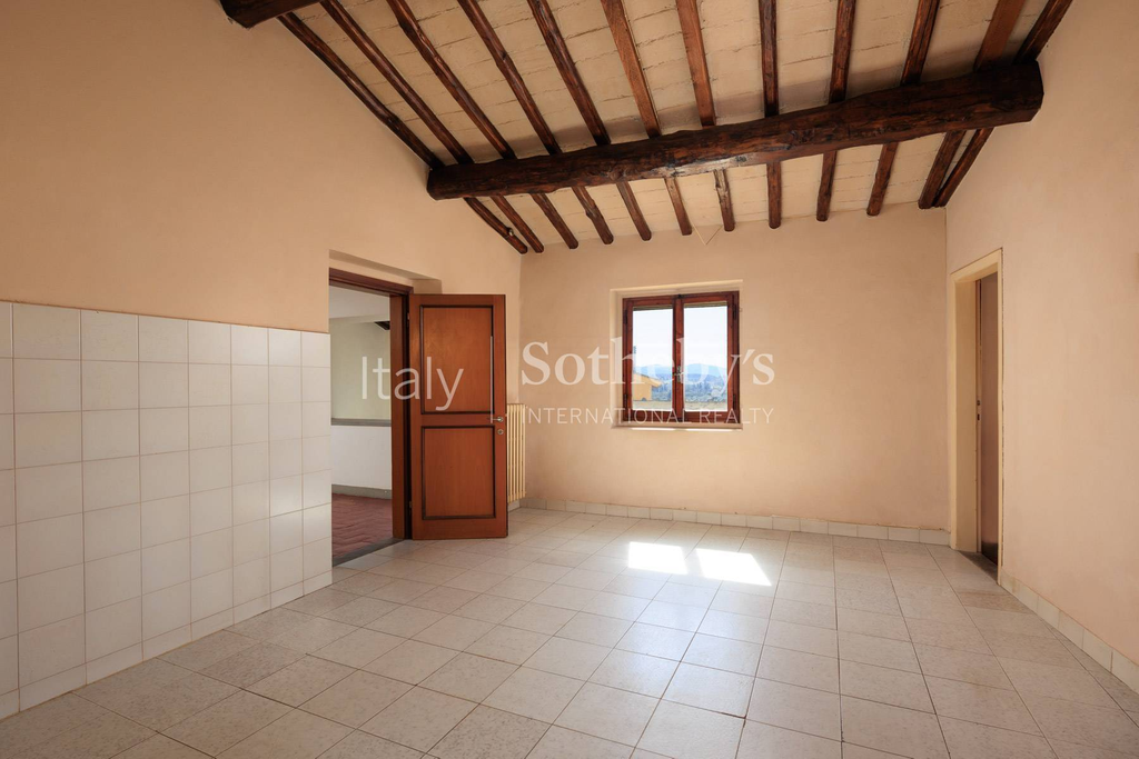 Ancient villa from the 1200s in a prestigious hilly area