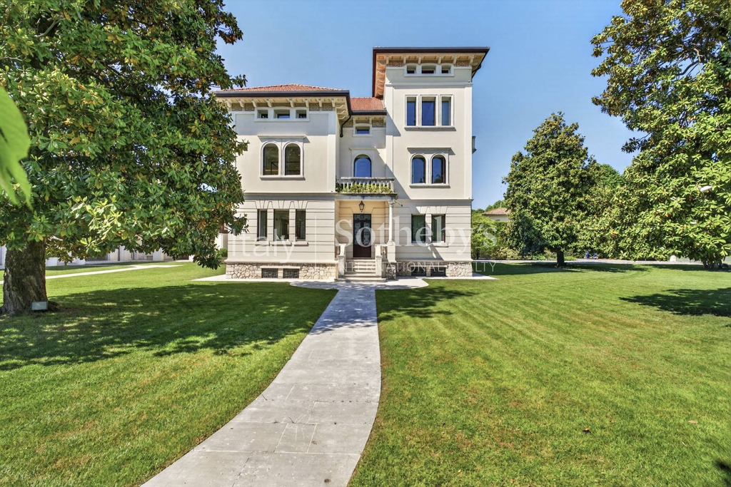 Prestigious Estate with Private Park in the Heart of Veneto