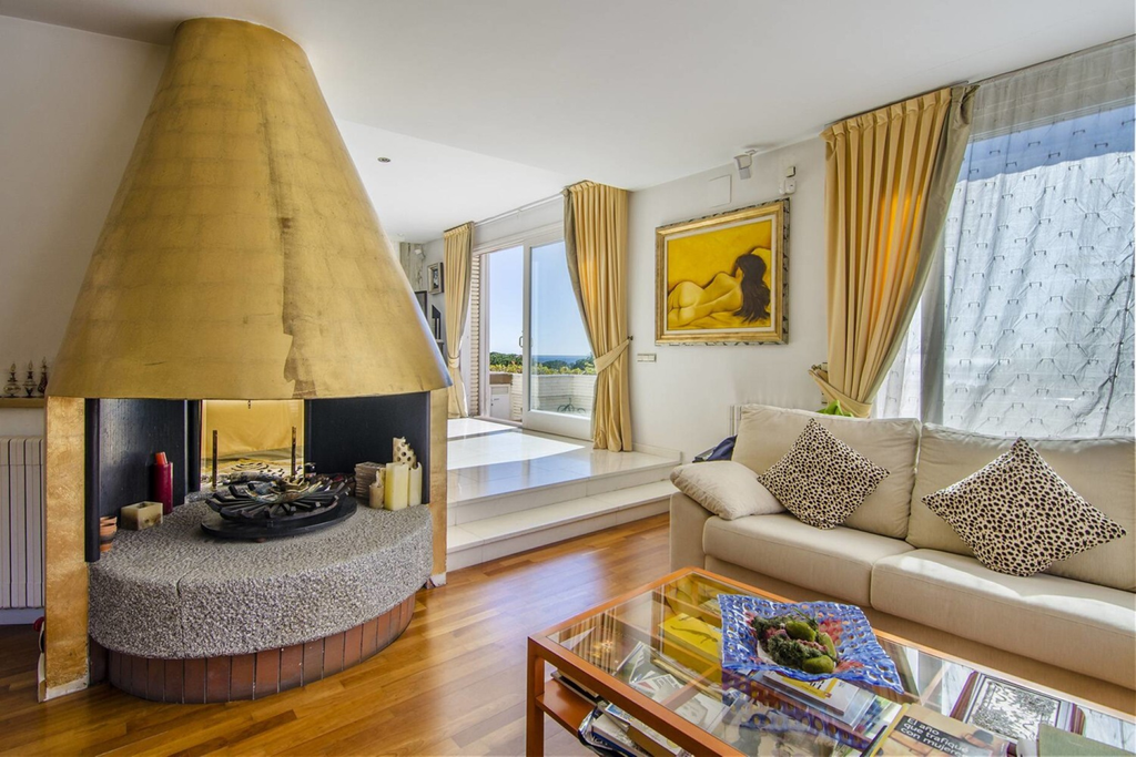 Garden Villa with Sea Views in Can Teixidó