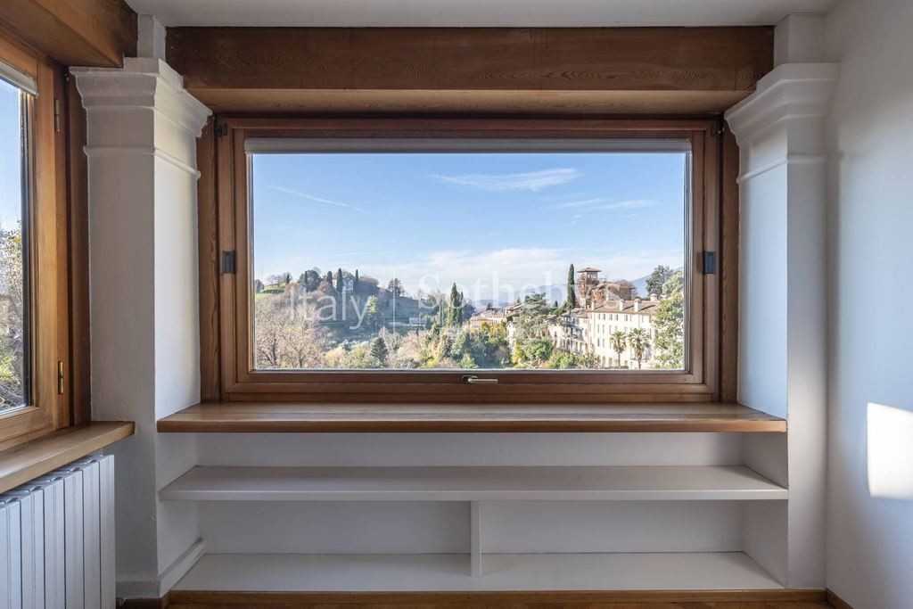 Historic townhouse with swimming pool garden panoramic terraces