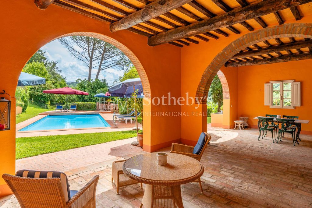 Villa La Dolce Vita: Tuscan Retreat with pool and views