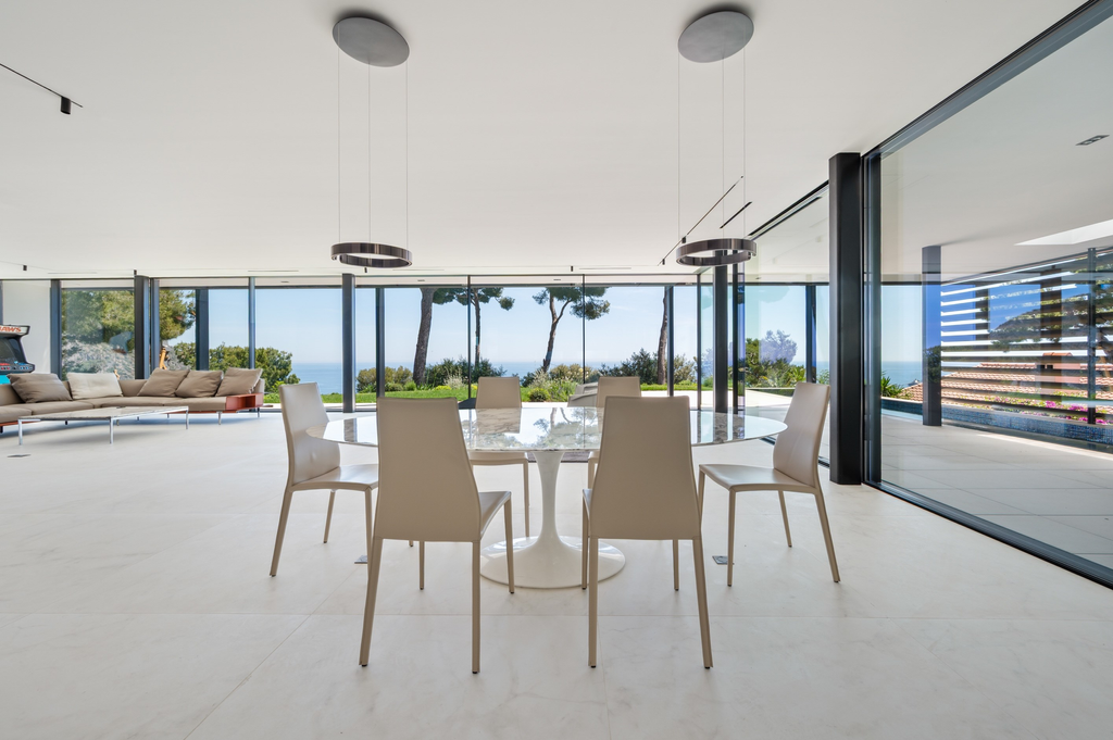 Èze seaside contemporary villa with panoramic sea views, infinity pool and flat…