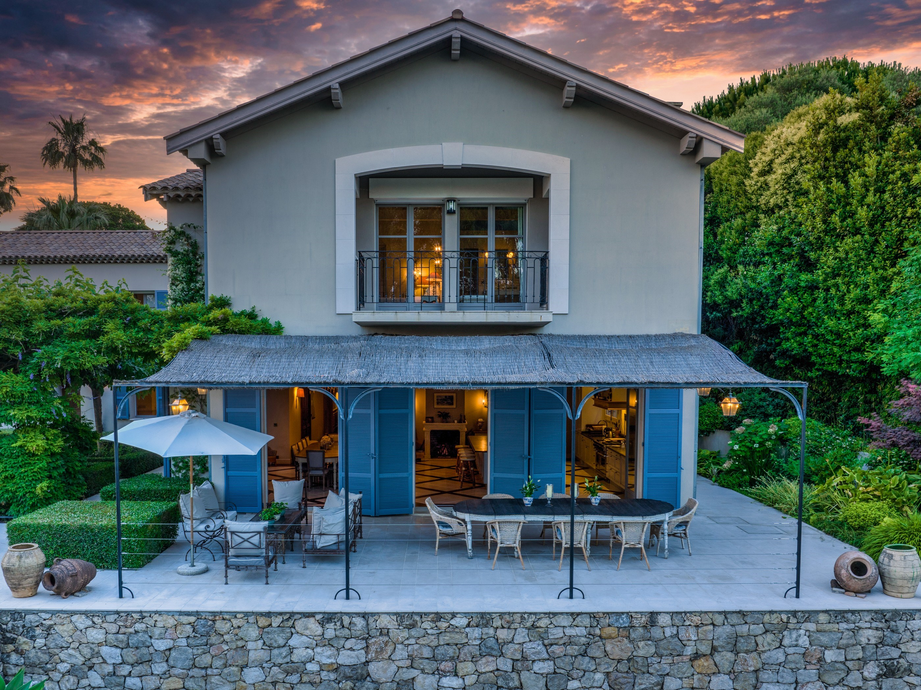La Ferme Blanche at Cap d'Antibes – Luxurious bastide, guest house, and Mediter…