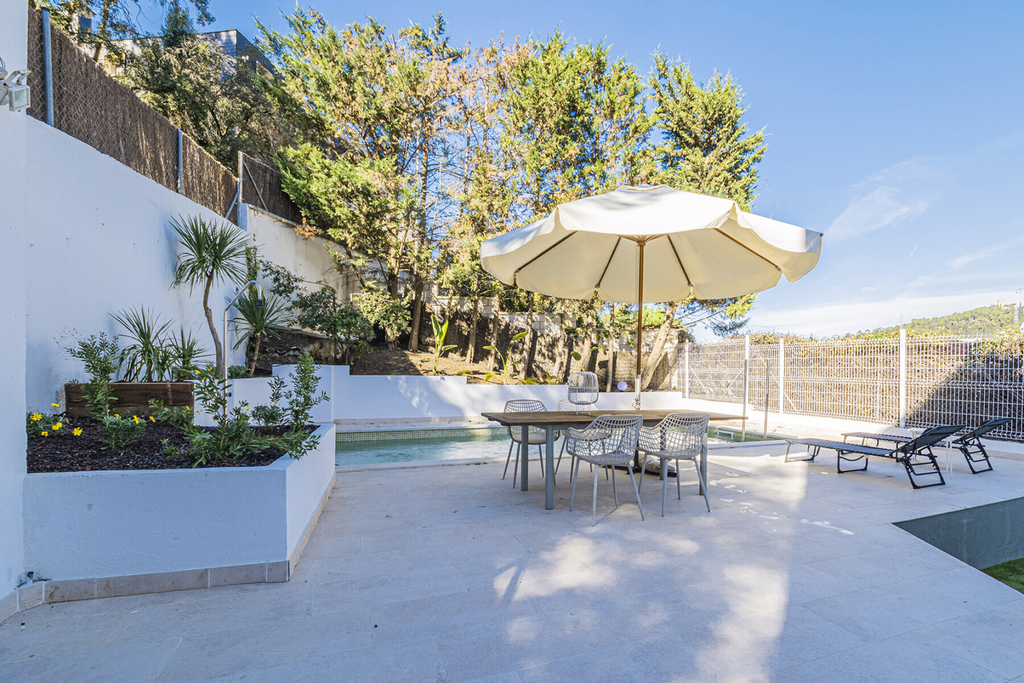 House in Vallvidrera with swimming pool and spectacular views of Tibidabo