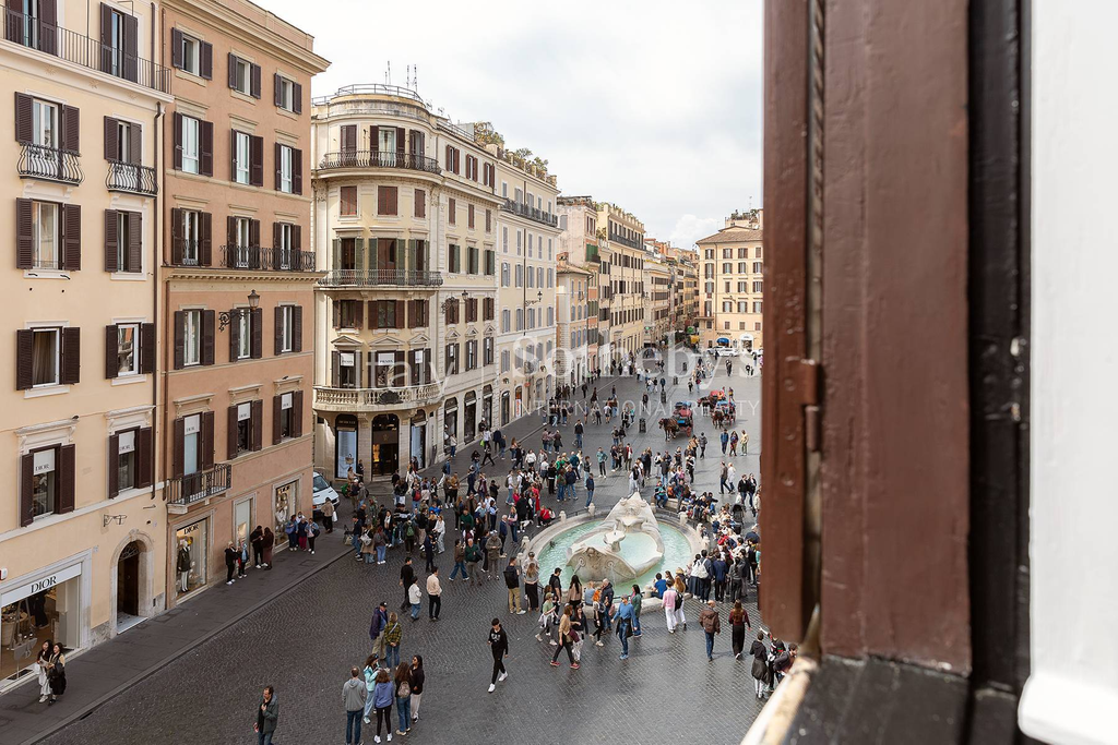 Luxury Apartment Overlooking Piazza di Spagna