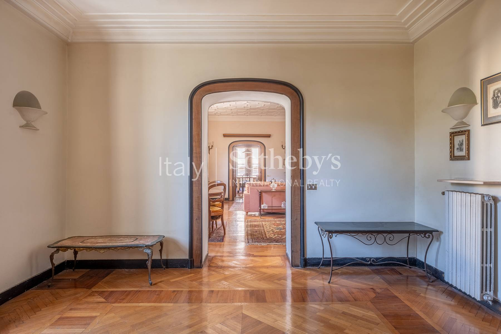 Charming penthouse in period building