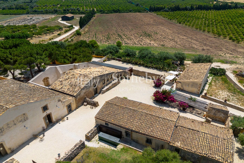 Historic farmhouse in the heart of the Vendicari Natural Reserve