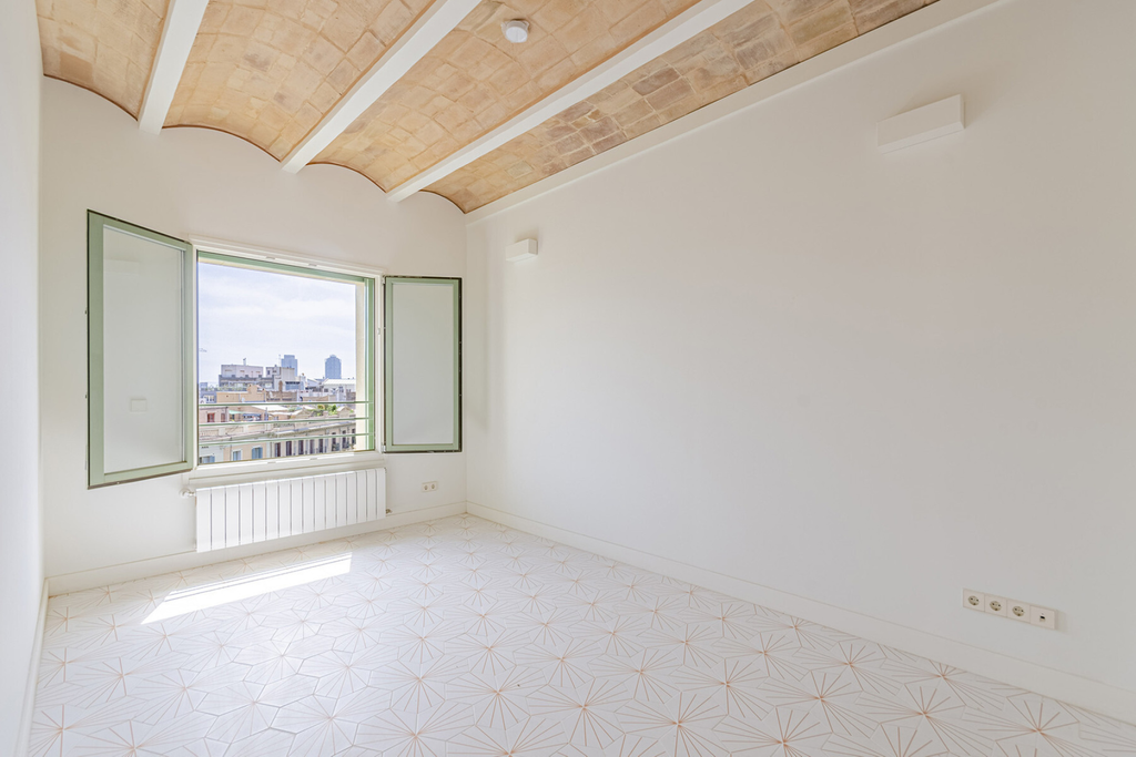 Bright apartment in luxury development in Eixample Dreta
