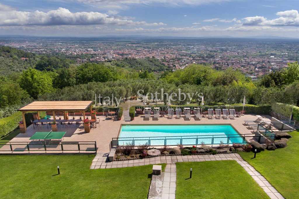 Exclusive villa in the heart of Tuscany