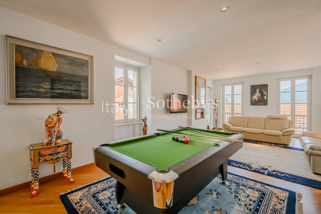 Stunning villa with terrace and view of Lake Maggiore