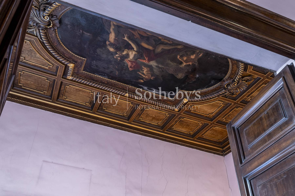 Apartment in noble palace in Piazza Campitelli
