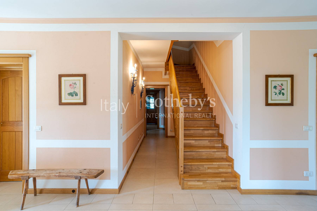 Private country villa with garden and private land